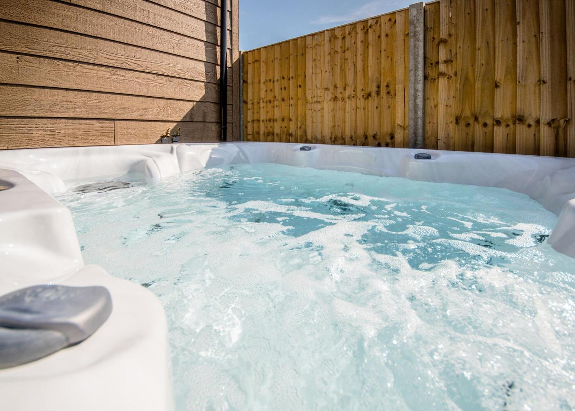 Hawthorn Glen Lodges Downham Market Exterior photo