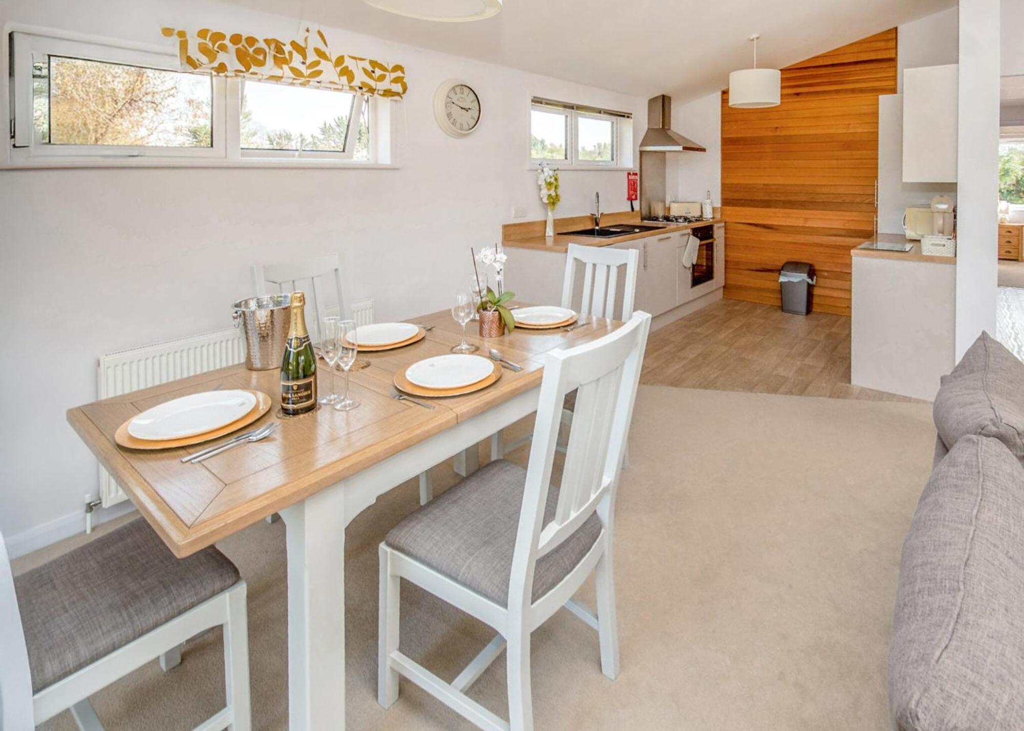 Hawthorn Glen Lodges Downham Market Room photo