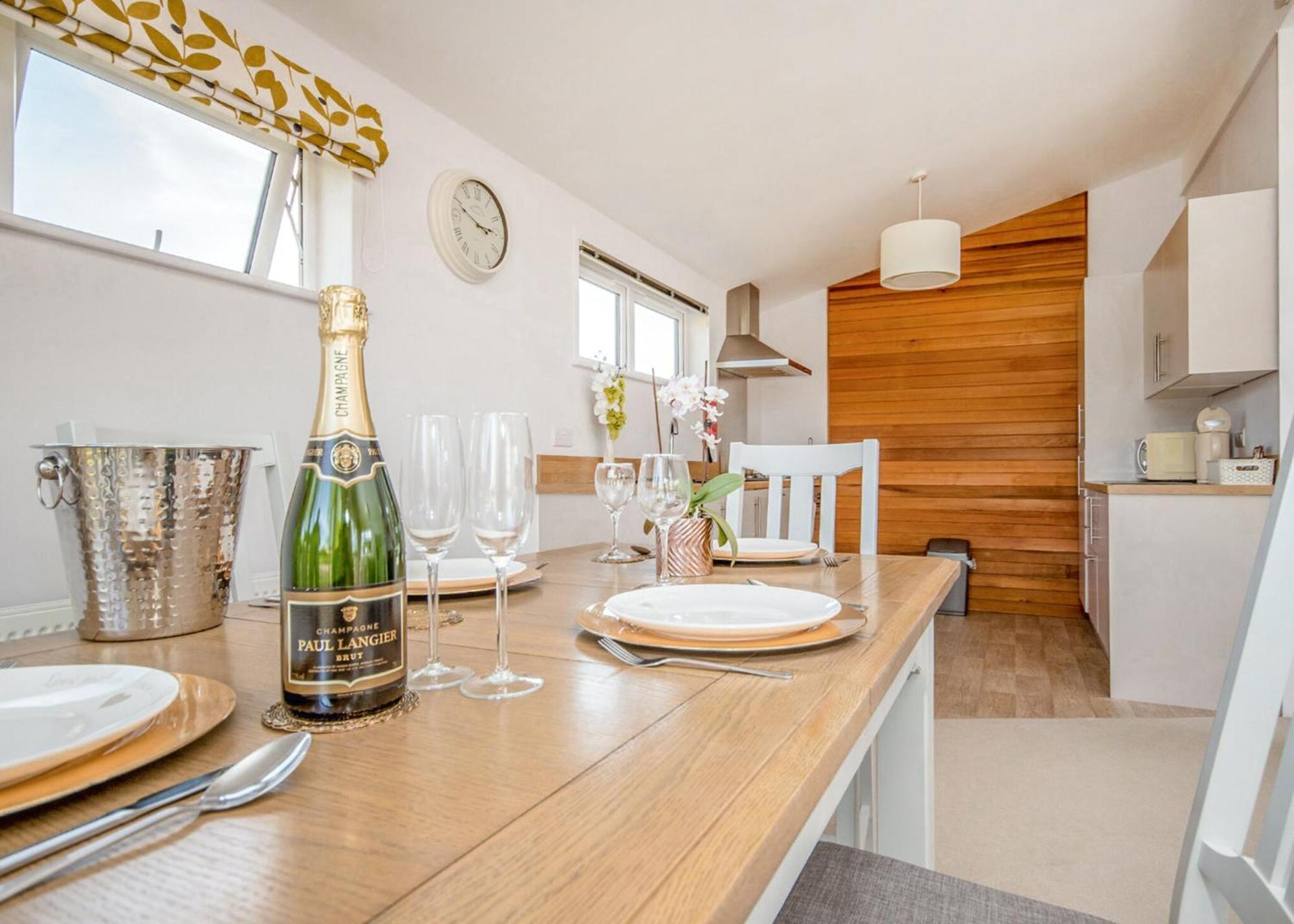 Hawthorn Glen Lodges Downham Market Room photo
