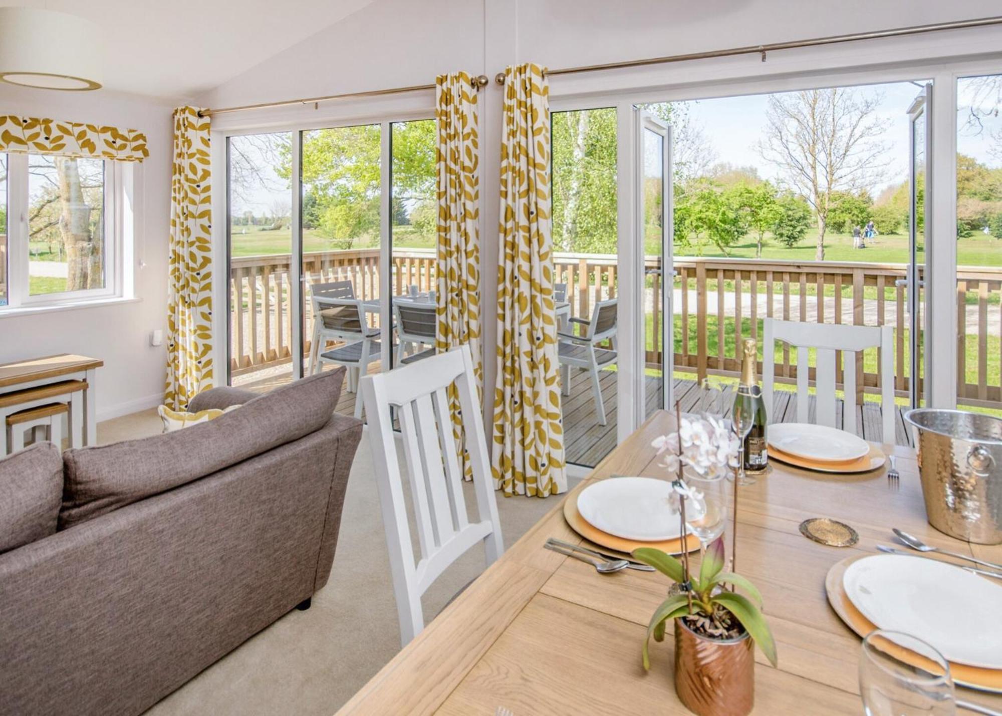Hawthorn Glen Lodges Downham Market Room photo